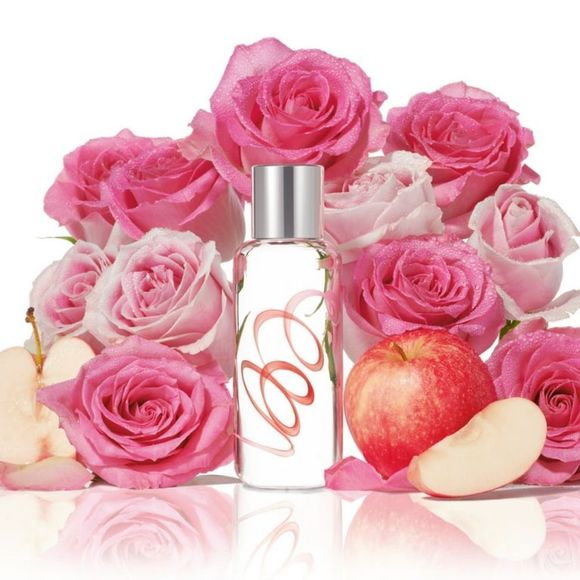 NEW Revlon Rose Apple Scentblendz E.D.P. Artisanal Fragrance SPRAY 3.4 fl.oz. - Picture 5 of 10
